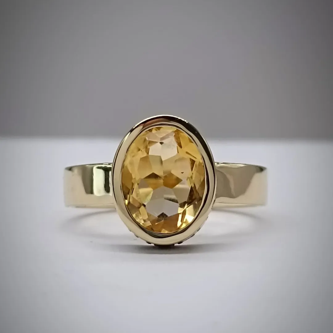 Ring with natural citrine and black diamonds