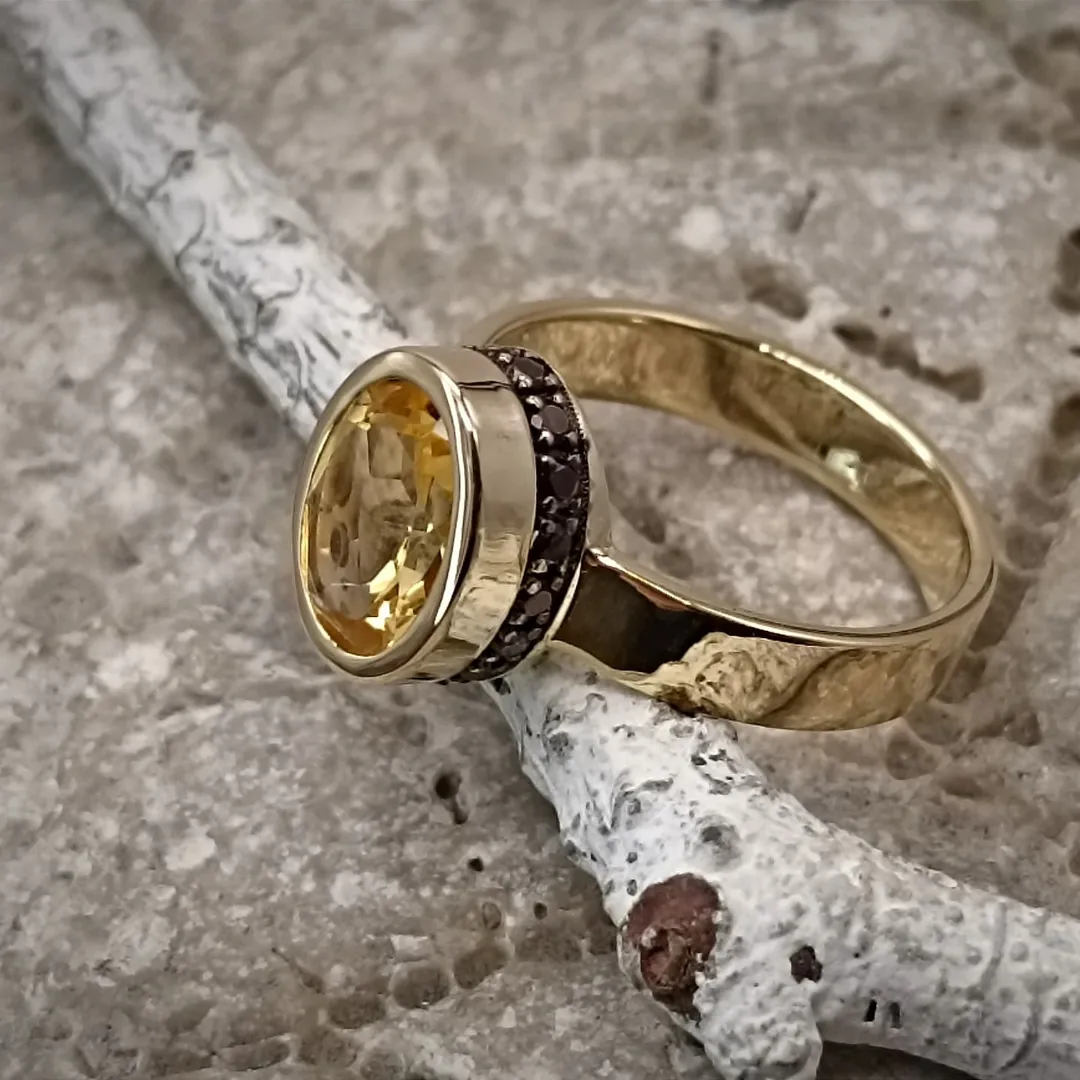 Ring with natural citrine and black diamonds