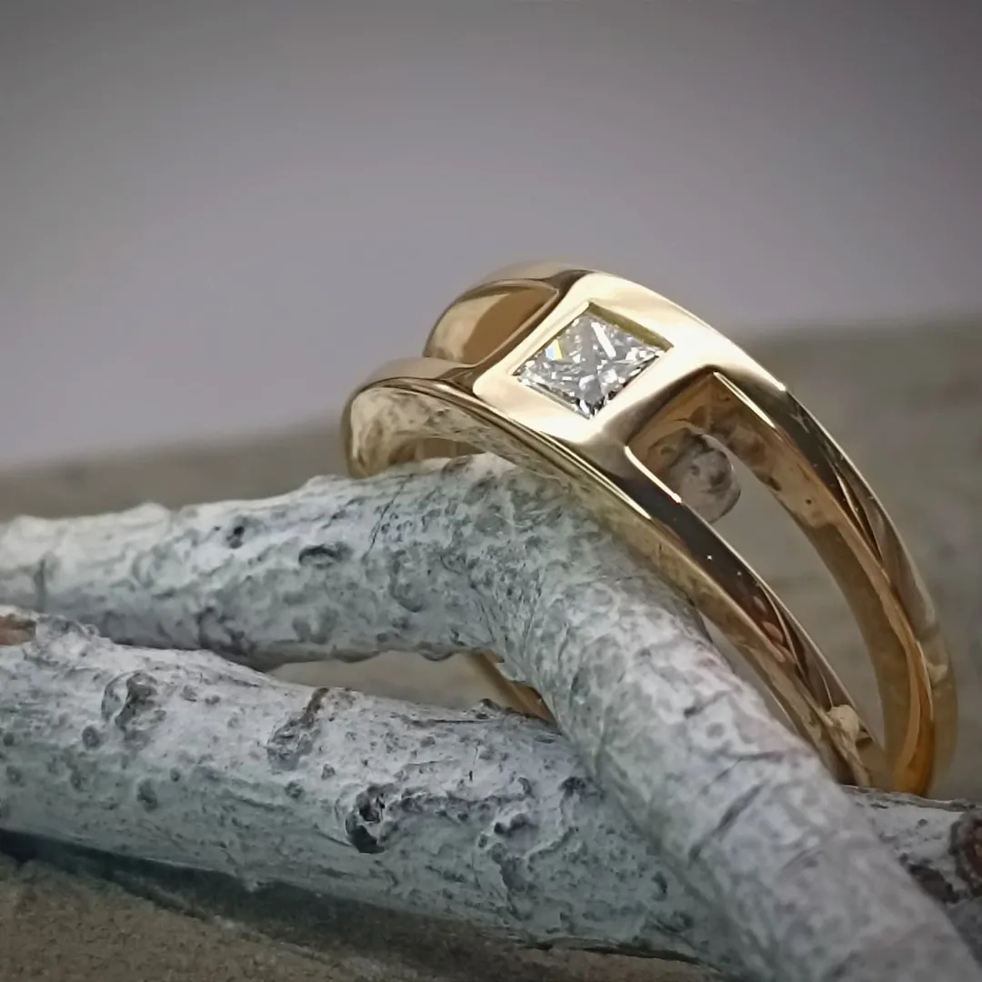Natural diamond ring