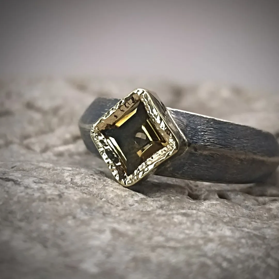 Ring "On the Edge"