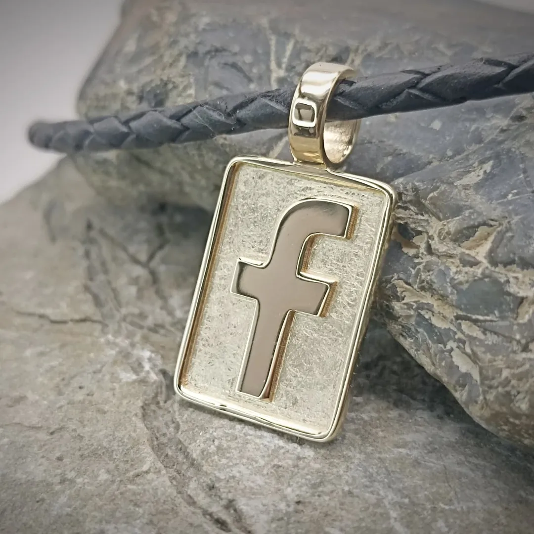 Facebook4 Pendant "Facebook"