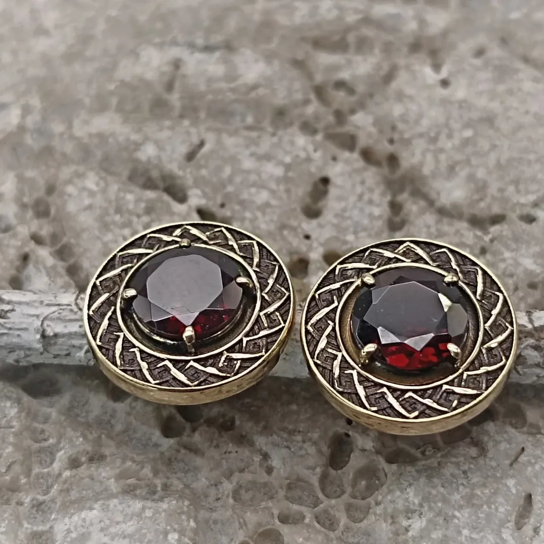 Gold earrings with garnets