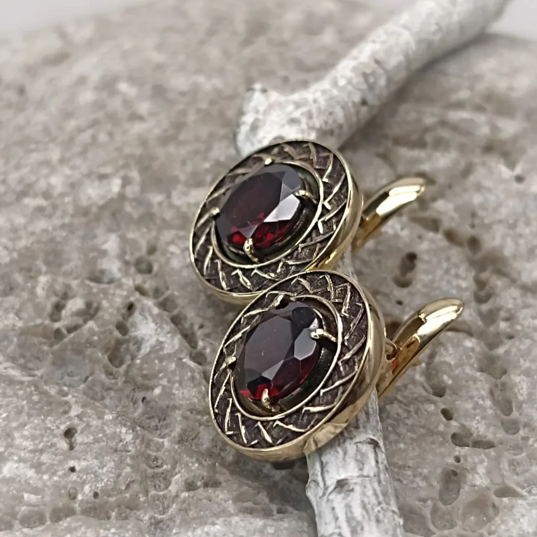 Gold earrings with garnets