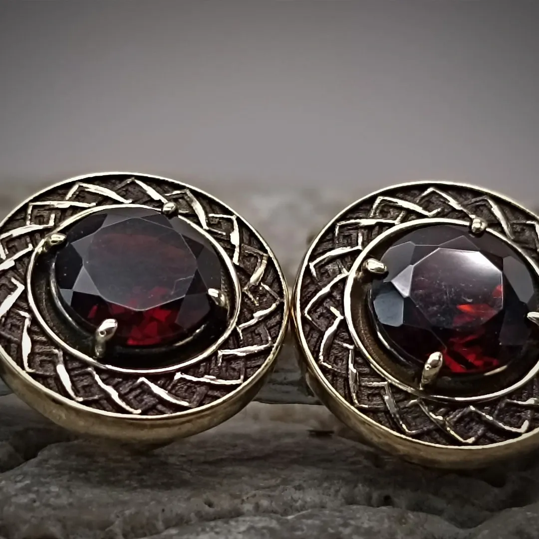 Gold earrings with garnets