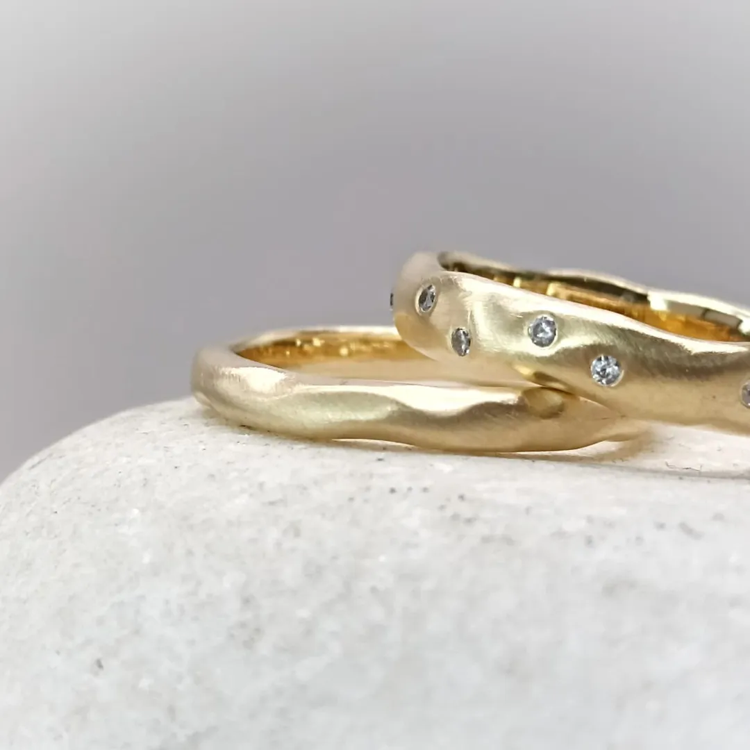 Set of matte wedding rings