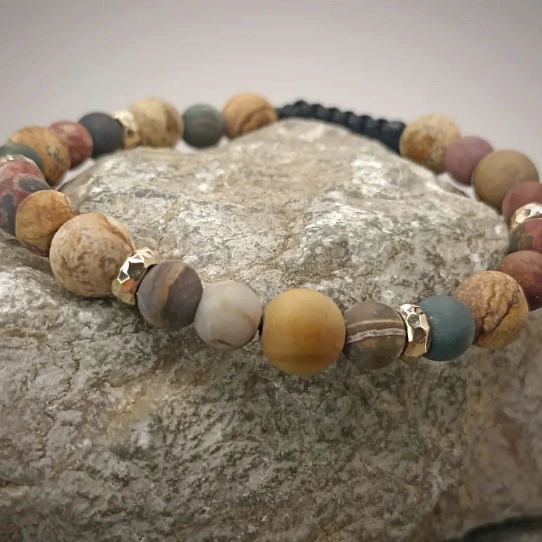 Bracelet with gold and natural stones