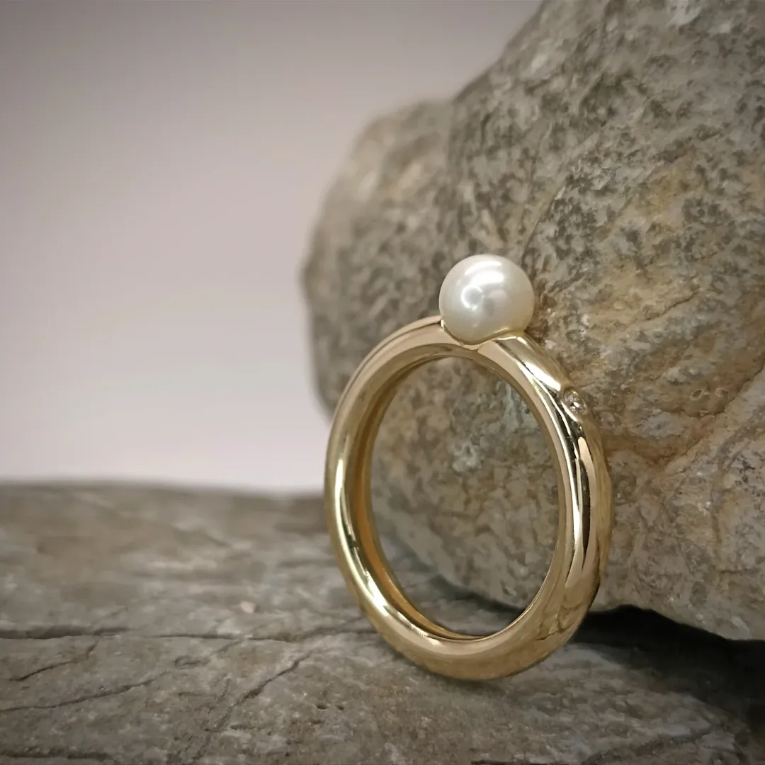 Pearl and diamond ring