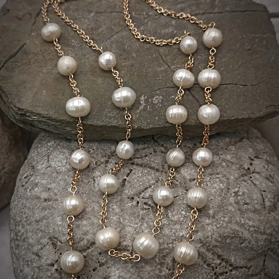 Necklace made of gold and pearls