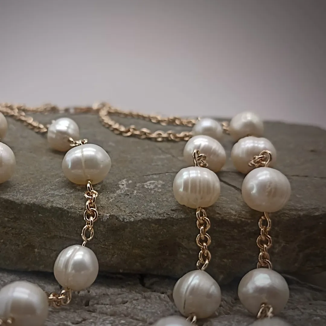 Necklace made of gold and pearls
