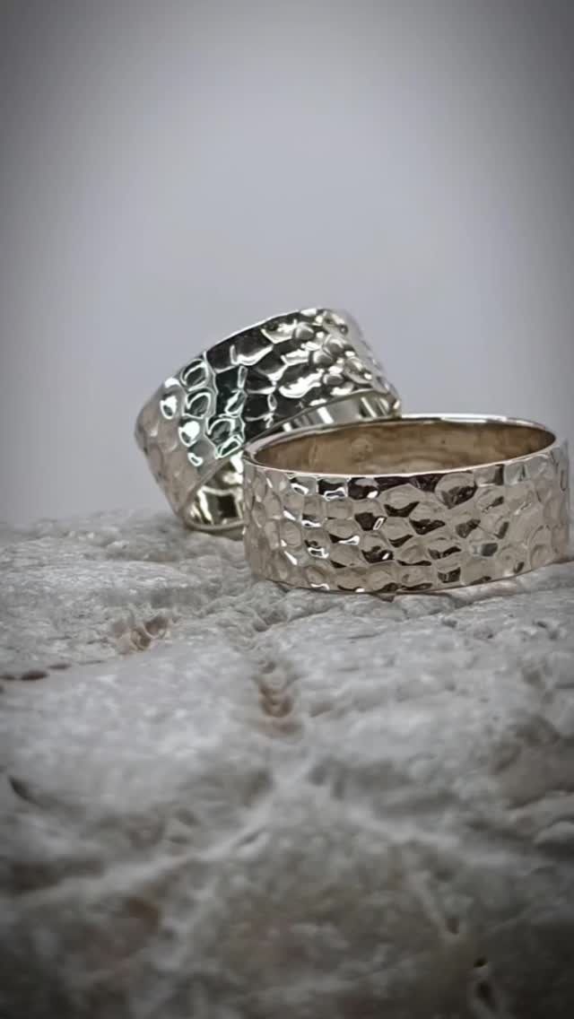 Wedding rings “Chasing” Wedding rings "Chasing"