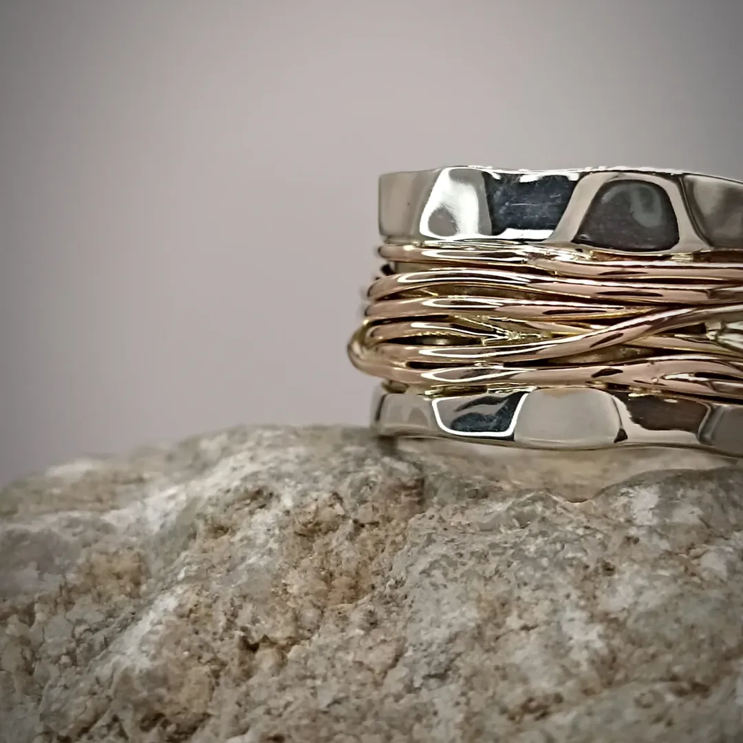 Ring made of white and rose gold